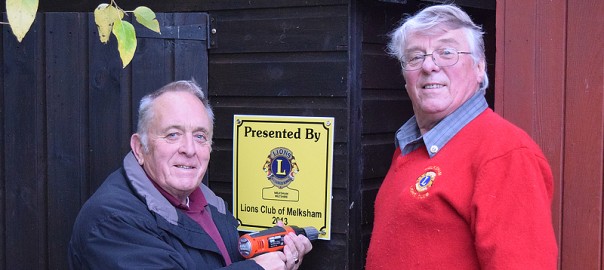 Melksham Lions present new shed to Melskham Guides